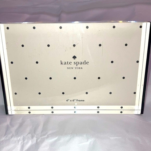 Kate Spade NWT 2in thick acrylic Black & White Stripe/ Polka Dot 4x6  Frame - Picture 6 of 7